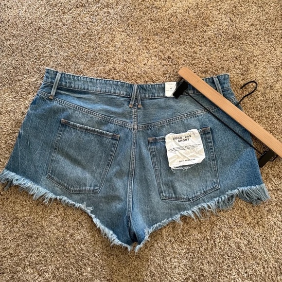 NWT Good American Good '90s Denim Shorts Medium Wash Raw Hem 
size 16 - Picture 7 of 12